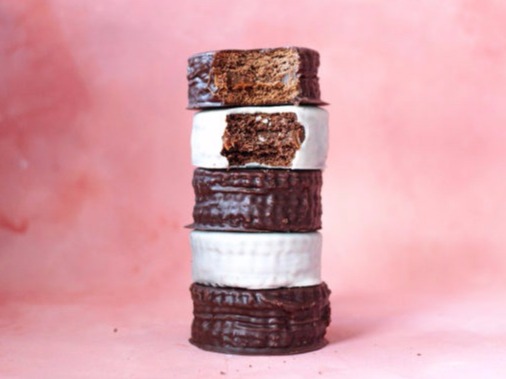 Alfajores de Chocolate Negro y Blanco Artesanales de FDA Fabrica de Alfajores